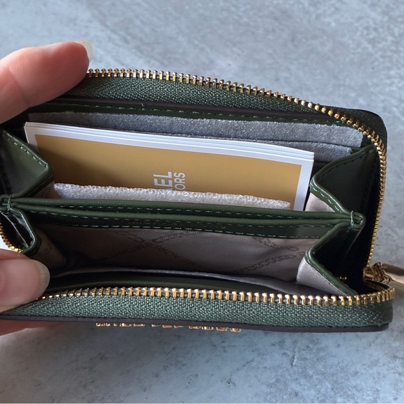 Michael Kors Jet Set Small Zip Around Card Case Amazon Green - Picture 7 of 12